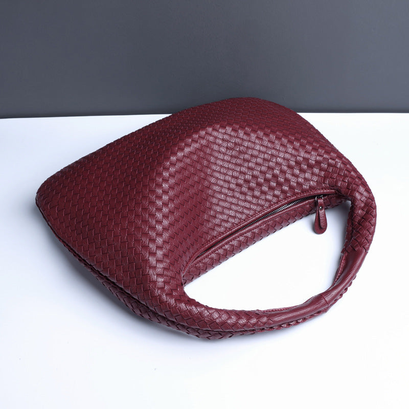 Crescent shaped women's bag hand woven hand-held dumpling bag fashionable single shoulder armpit bag